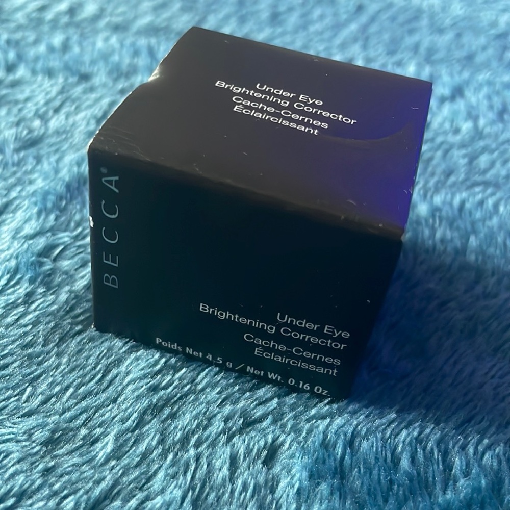 BECCA UNDER EYE BRIGHTENING CORRECTOR LIGHT TO MEDIUM